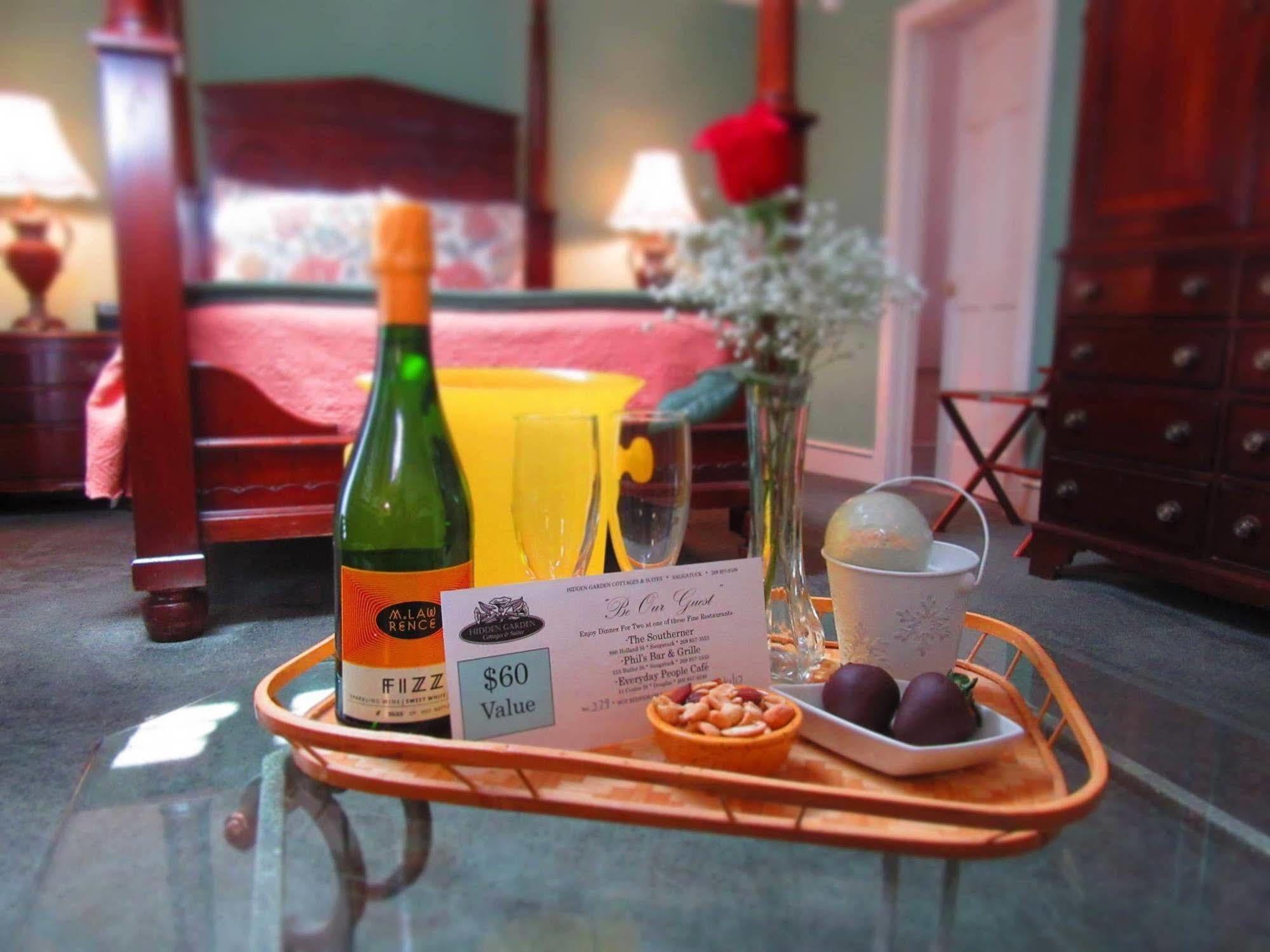 Hidden Garden Cottages & Suites Saugatuck Luaran gambar